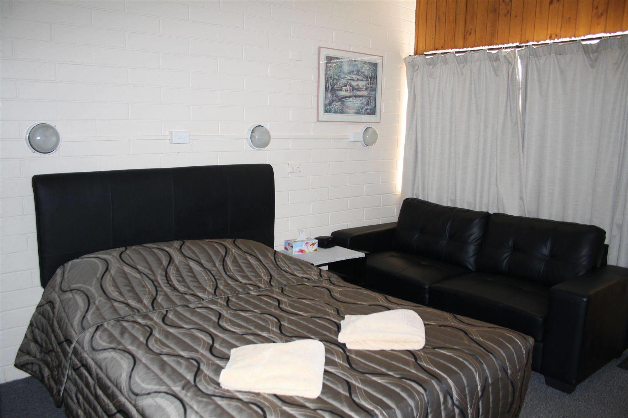 Nhill Oasis Motel Buitenkant foto